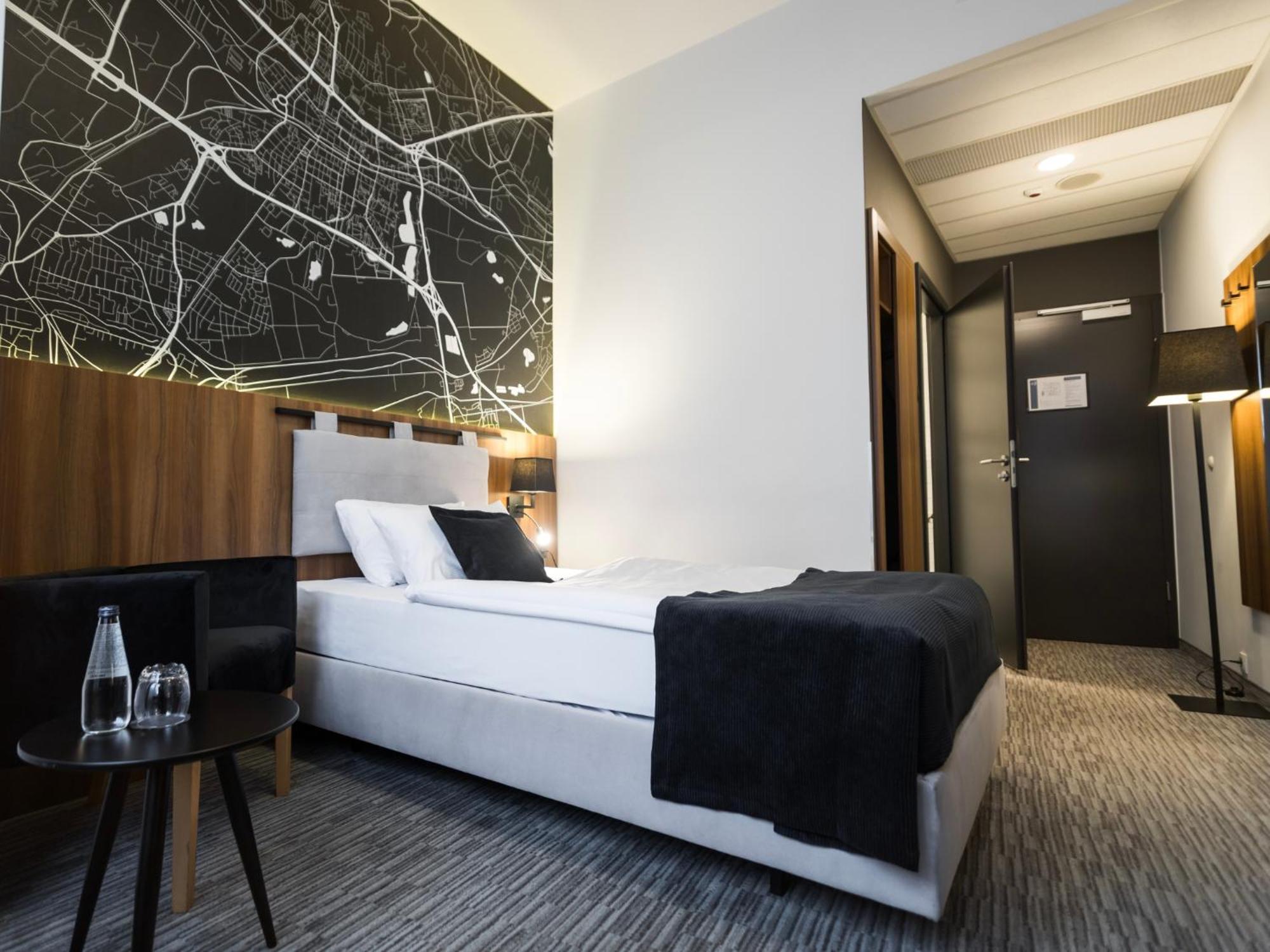 Best Western Hotel Mariacki Катовице Экстерьер фото